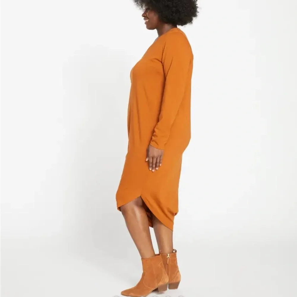 UNIVERSAL STANDARD ICONIC GENEVA V-NECKLINE DRESS ( SZ 10-12 ) CARAMEL CAFE - Picture 7 of 11